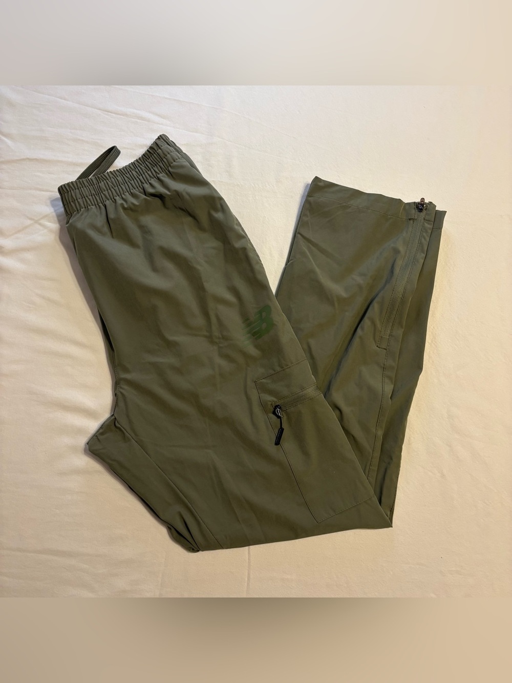 New Balance All Motion Cargo Joggers in a Light Olive Green Colorway size M